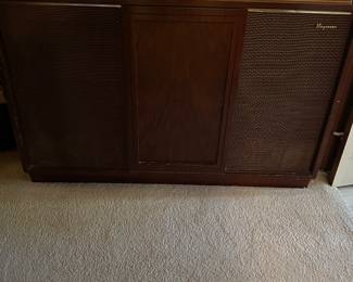 #70 - $150 - Retro Magnavox radio cabinet 45wx29tx18d