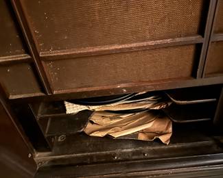 #52 - $300 - Phonograph Victrola VV 4-7 serial  # 56856 Circa 1927 - As is Condition