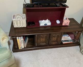 #88 - $70 - coffee table 53wx19dx16t