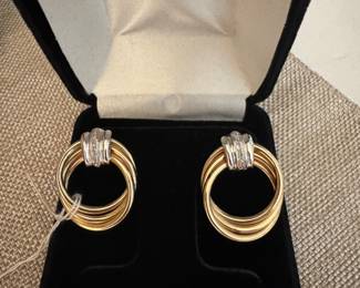 #4J - $325 - 14kt yellow gold earrings 3.50gr 