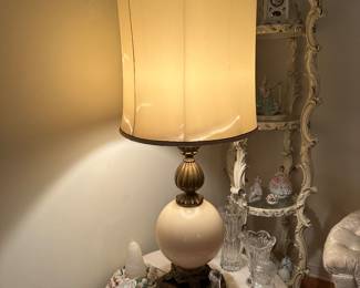 #7 - $90 - Metal and ceramic table lamp in cream and gold 45.5tx18
