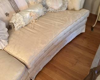 #12 - $250 - Rounded tufted cream setae 26tx99wx31d