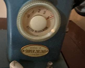 #89 - $ - Sewing cabinet with Universal standard sewing machine Co. Model Z super Zigzag made in Japan
