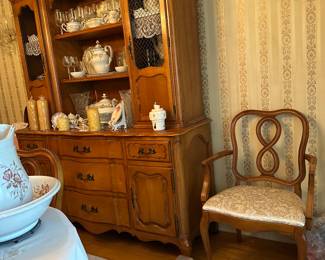 #32 - $550 - French Provincial style China cabinet 61wx20dx77t
