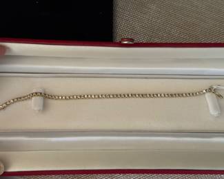 #9J- $475 - 14kt yellow gold diamonds tennis bracelet 7"L - 8.41gr.