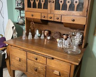 Antique oak hoosier/hutch
