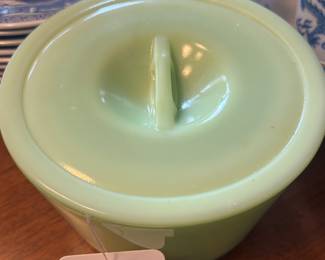 Uranium Jadeite Circular Jar