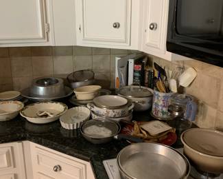 Kitchen pots and pans 