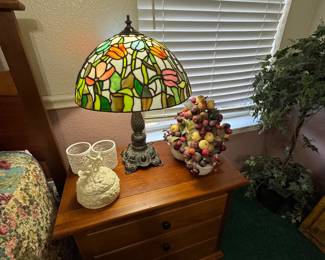 Tiffany style tulip table lamp