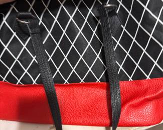 Fun shoulder bag