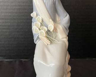 Vintage Lladro Figurine 4972 Girl with Lilies