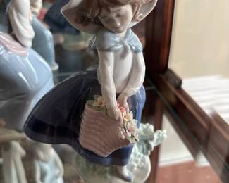 Retired Lladro Pretty Pickings     Girl with Flower Basket porcelain figurine