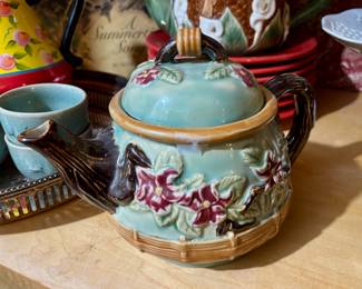 1992 Mann Wanjiang Majolica Style Teapot with Floral Design