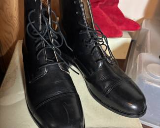 Ariat Women's Black Leather Lace-up Boots – Size 9