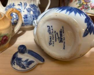 Seymour Mann China Blue Fine Porcelain Cat Teapot