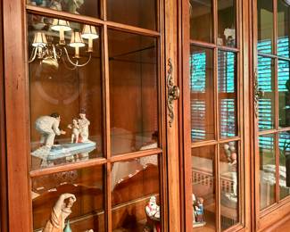 CHINA CABINET & COLLECTIBLES 