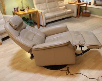 FJORDS RECLINING LEATHER CHAIR. 