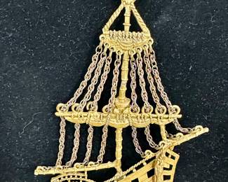Gold tone costume ships’ necklace 