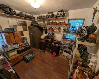 Bedroom to the right (Downstairs)