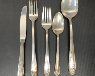 Rogers Bros Silverplate flatware Daffodil