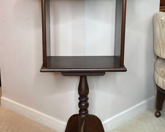 Vtg. dictionary stand