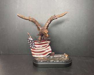 Eagle & American flag sculpture vtg