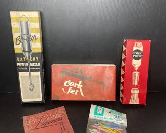 Vintage bar accessories & recipe booklets 