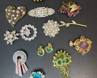 Vintage brooches 