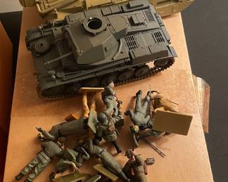 Vintage military toy models and military army men 