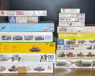Large collection of vintage model kits: Tamiya, Italeri, ESCI, Airfix, Heller