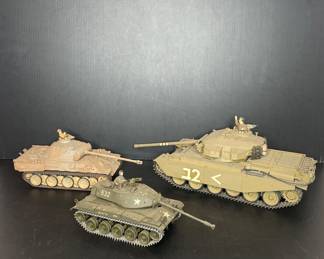 Military models vtg 