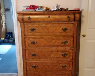 Chest of drawers