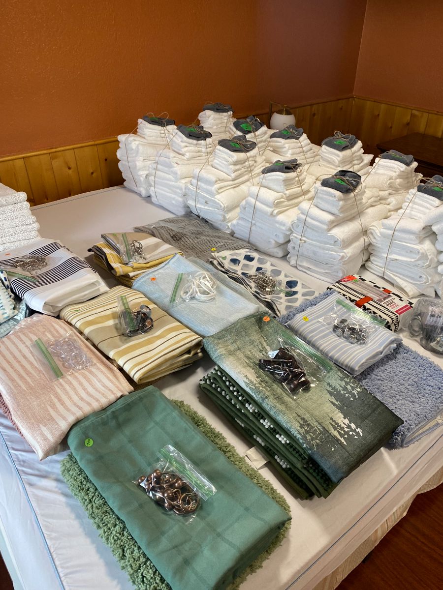 Sets of bathroom towels
Sets of shower curtains, hooks and bathroom rugs