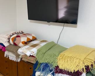 Throw blankets, 43” insignia smart tv
