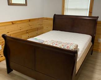 Full sleigh bed