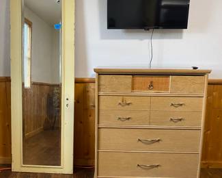 Mirrors, dressers, 32” insignia smart tv