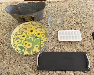 Trays and flower vases