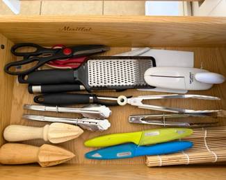 Kitchen utensils: citrus squeezers, scissors, tongs, grater, can opener etc.