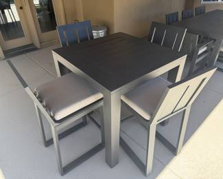All American Outdoor high top table and 4x high chairs)