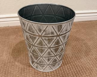 Trash can