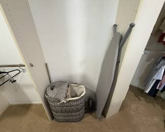 Laundry hamper