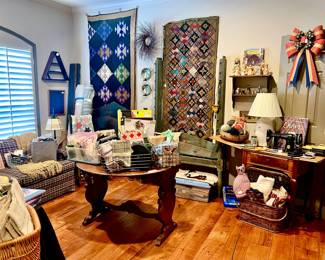 CRAFT ROOM WITH AMISH QUILTS, ANTIQUE HOOKED RUGS, CRAFTS FOR HOOKING RUGS, SEWING MACHINES.