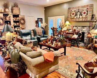 SPACIOUS LIVING ROOM FULL OF SO MANY WONDERFUL PRIMITIVES!