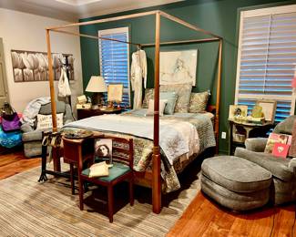 MASTER BEDROOM.