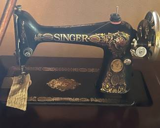 Vintage singer sewing machine in cabinet 
