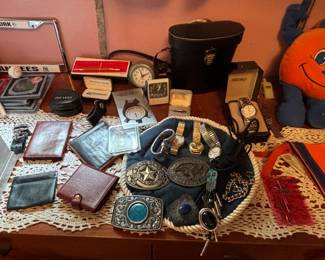 Men’s wallets & watches 