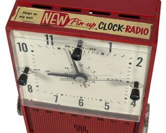 Vintage 1952 Motorola 52CW4U "Pin-up" Tube Clock Radio RARE RED Mid-Century MCM Atomic 
