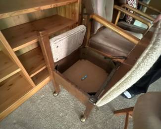 Vintage sewing chair (open)