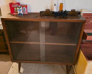 Mid-Century Modern shelf.