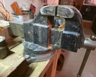 Columbian bench vice. #603